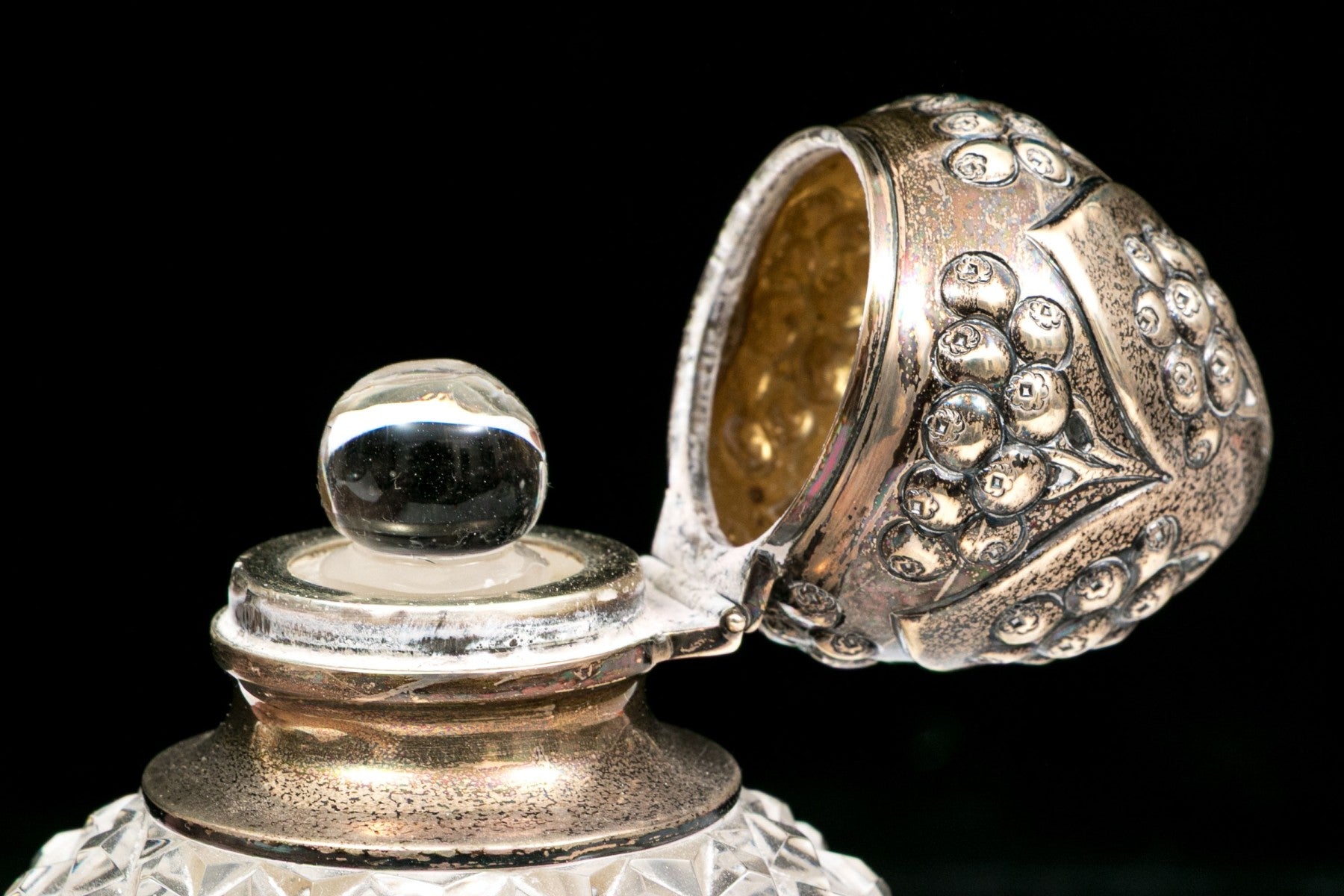 Victorian John Grinsell and Sons Sterling Silver Mounted Crystal Scent Bottle