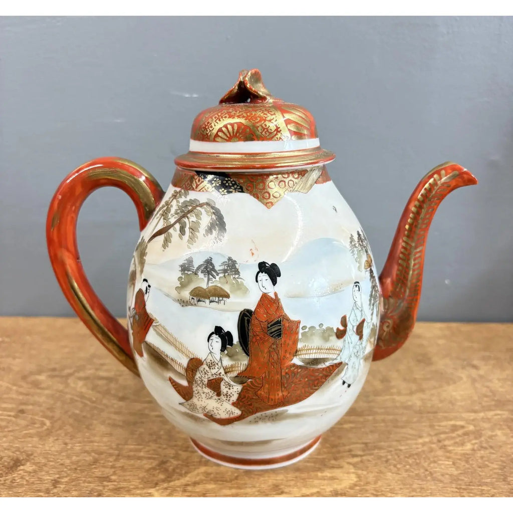 Striking Vintage Kutani Porcelain 17-Piece Set