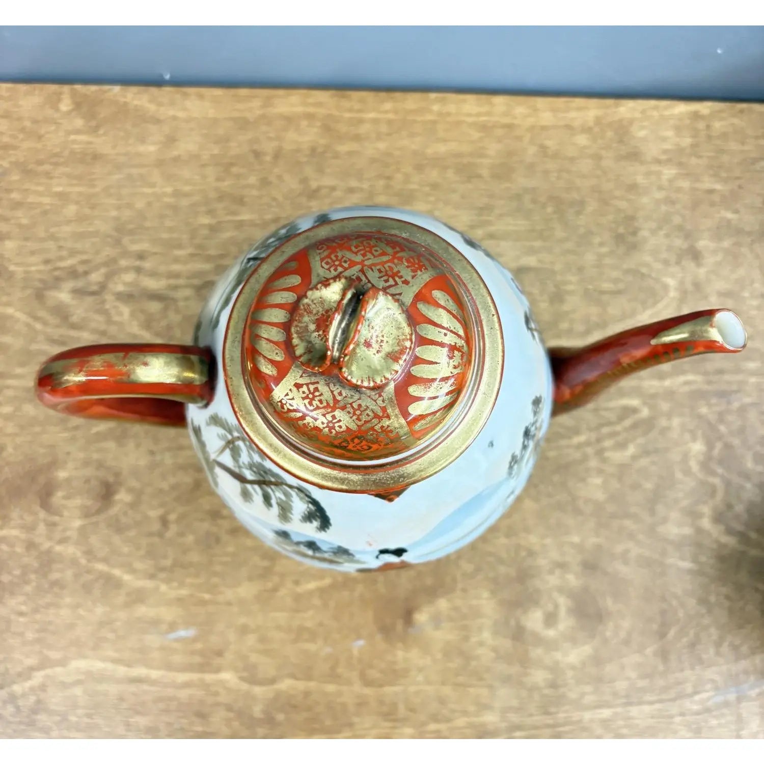 Striking Vintage Kutani Porcelain 17-Piece Set