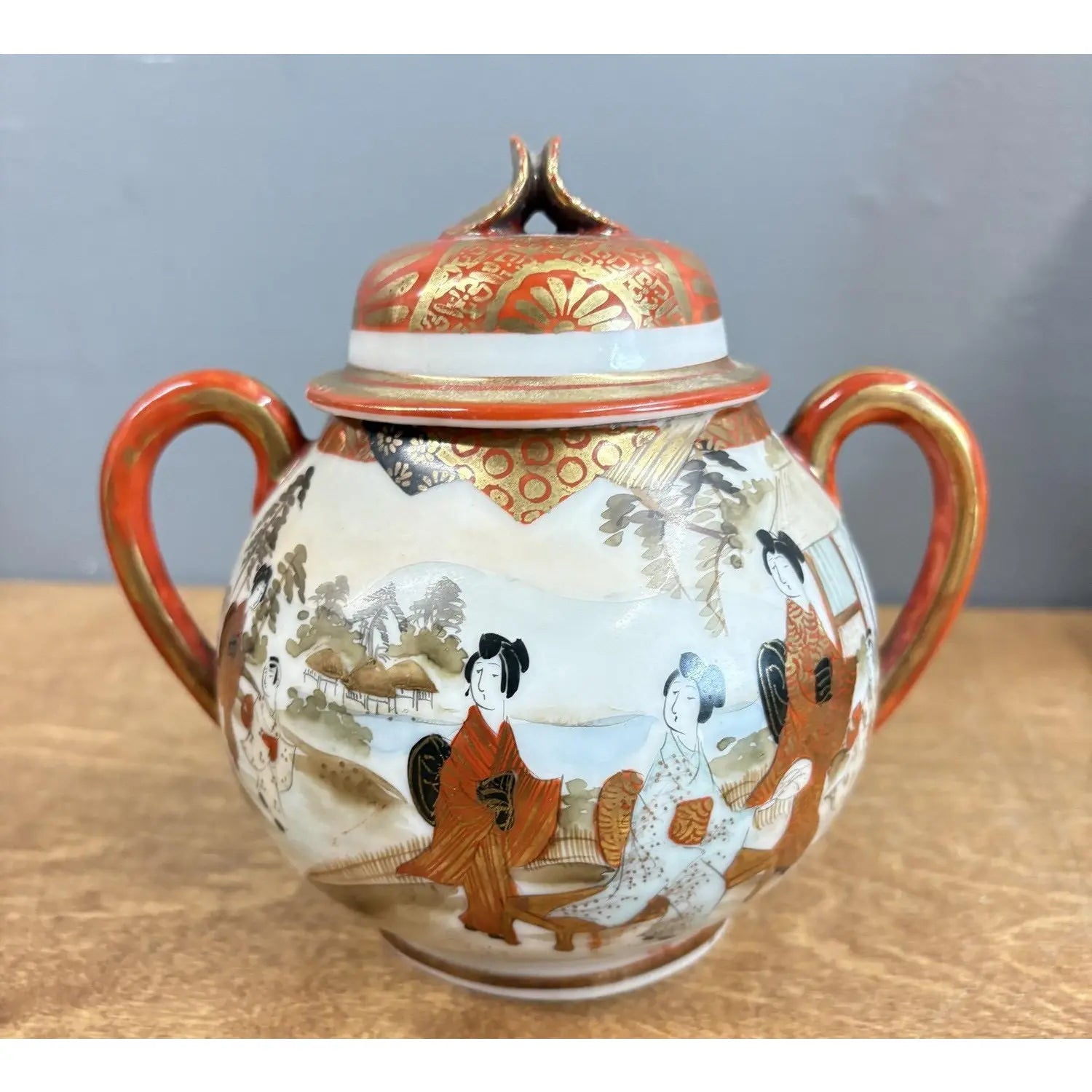 Striking Vintage Kutani Porcelain 17-Piece Set