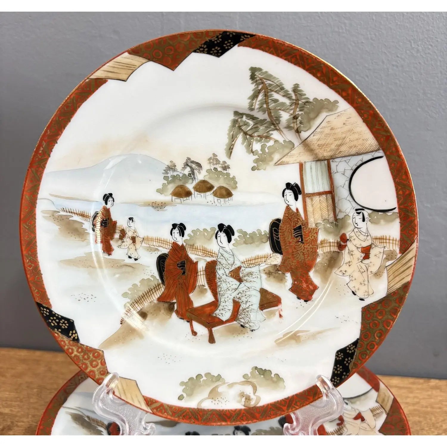 Striking Vintage Kutani Porcelain 17-Piece Set